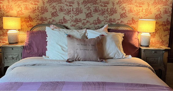 A guest bedroom